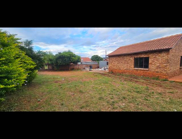 2 BEDROOM PROPERTY TO RENT IN LOTUS GARDENS